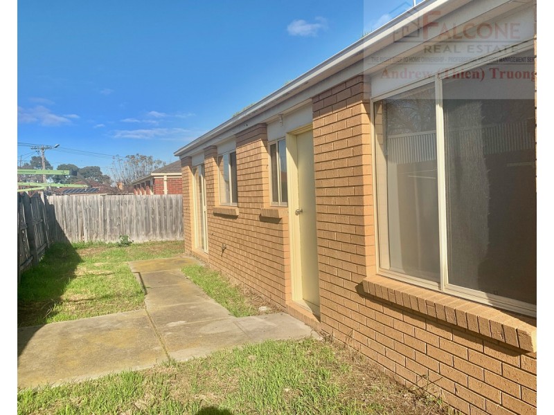 2/10 Glyndon Avenue, St Albans VIC 3021