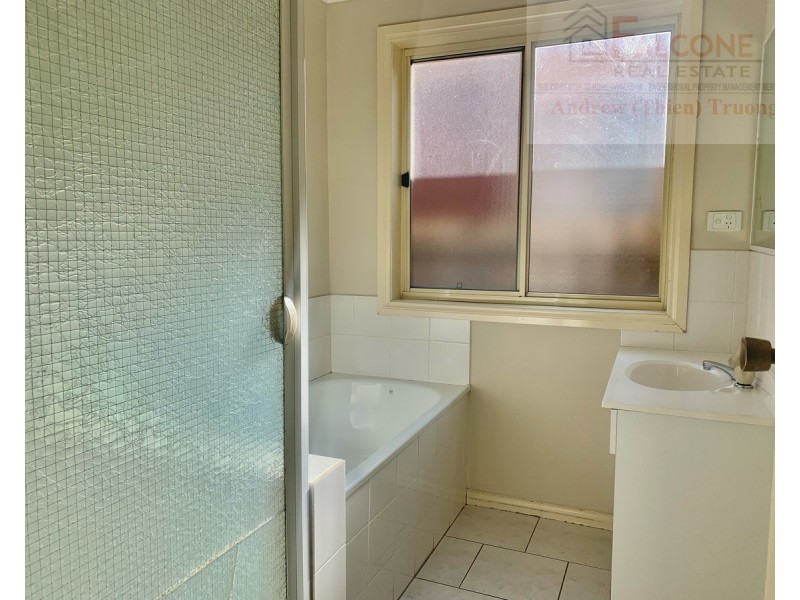 2/10 Glyndon Avenue, St Albans VIC 3021