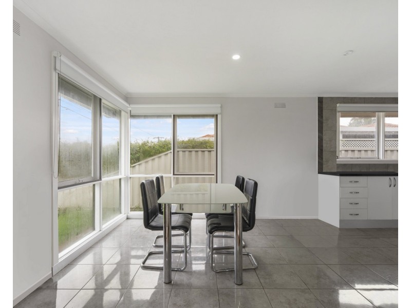 20 Clover Avenue, St Albans VIC 3021