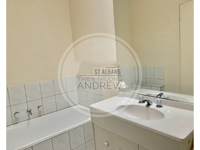 1/4 Camphora Place, St Albans VIC 3021