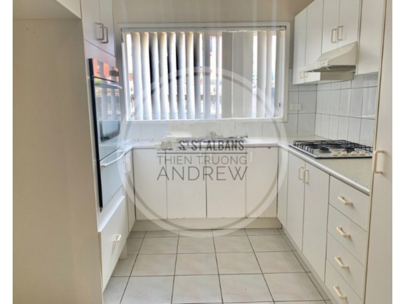 1/4 Camphora Place, St Albans VIC 3021