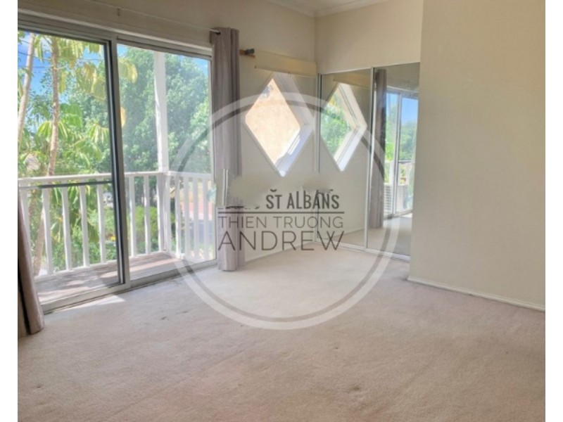 1/4 Camphora Place, St Albans VIC 3021