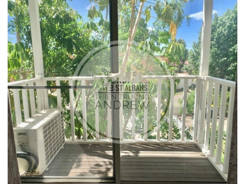 1/4 Camphora Place, St Albans VIC 3021