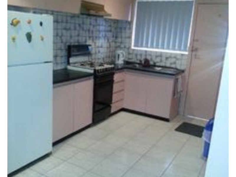 1/2 Lee Street, St Albans VIC 3021