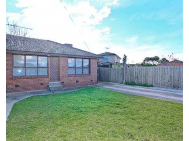 1/2 Lee Street, St Albans VIC 3021