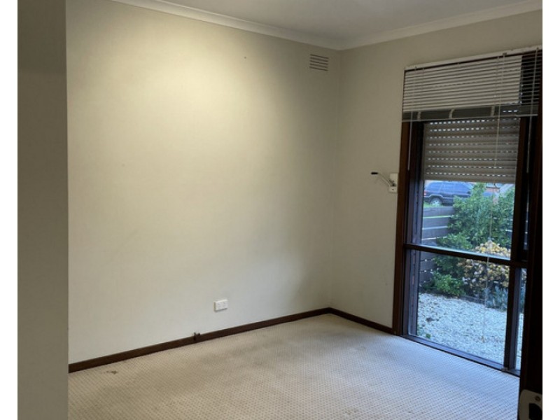 4/8-10 Clacton Street, St Albans VIC 3021