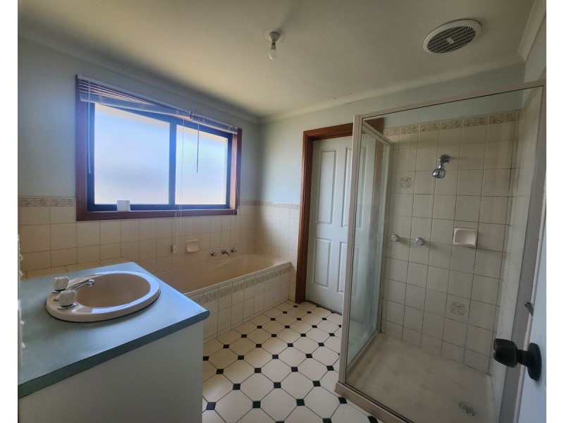 2/99 Power Street, St Albans VIC 3021