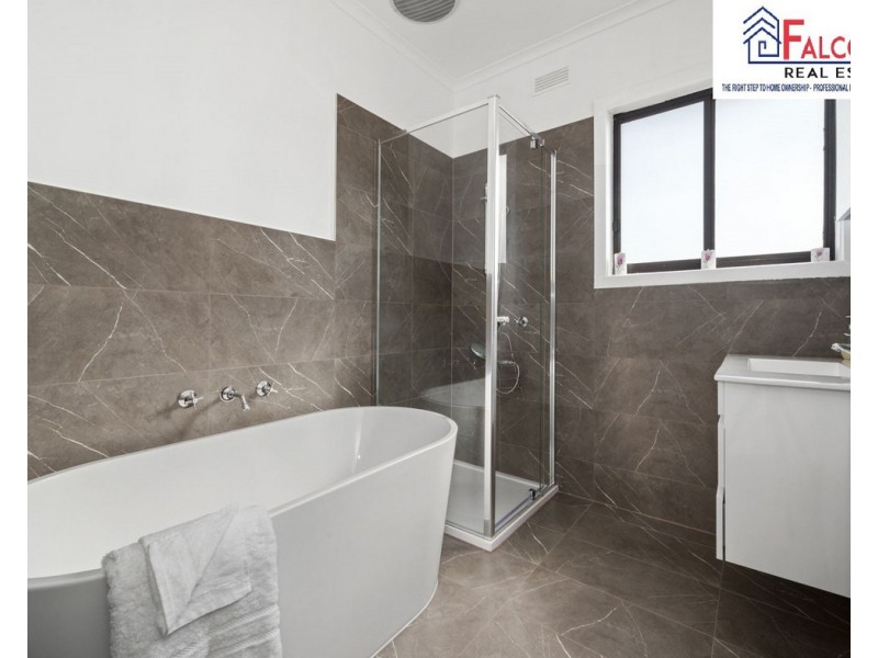 1/2 George Street, St Albans VIC 3021