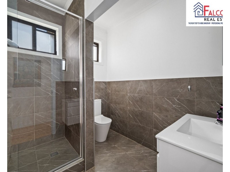 1/2 George Street, St Albans VIC 3021