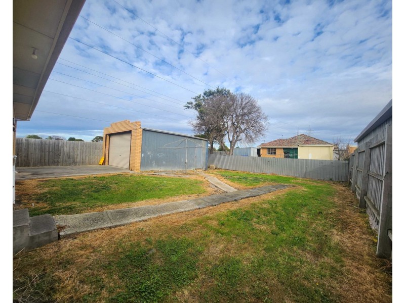 25 Stradbroke Drive, St Albans VIC 3021