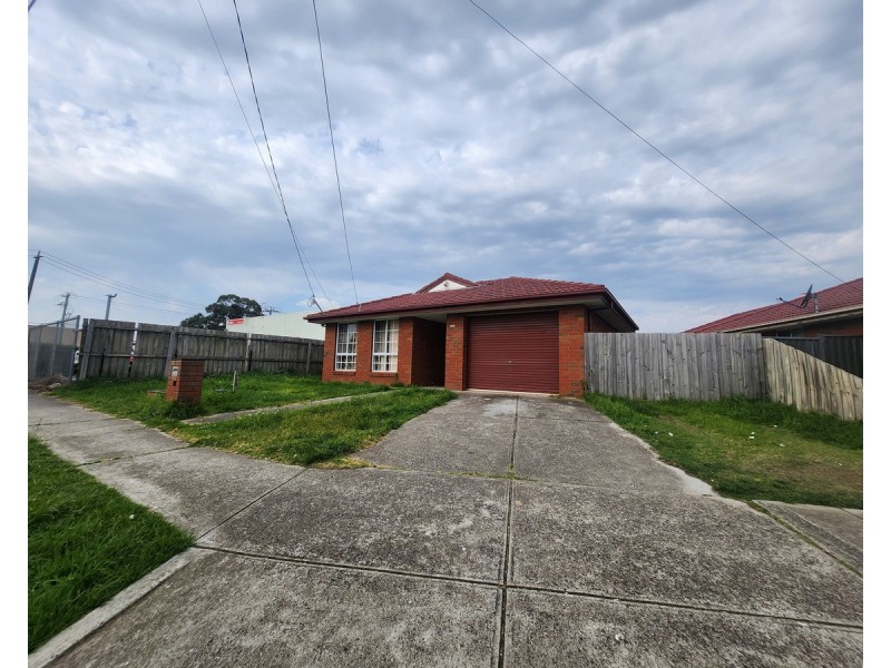 66B East Esplanade, St Albans VIC 3021