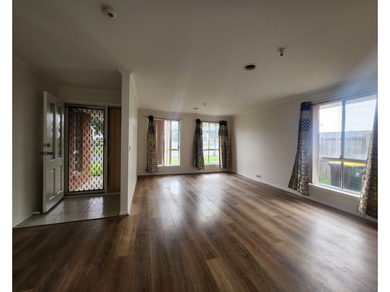 66B East Esplanade, St Albans VIC 3021