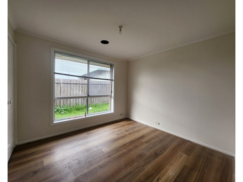 66B East Esplanade, St Albans VIC 3021