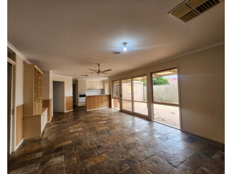 73 Carbine Way, Keilor Downs VIC 3038