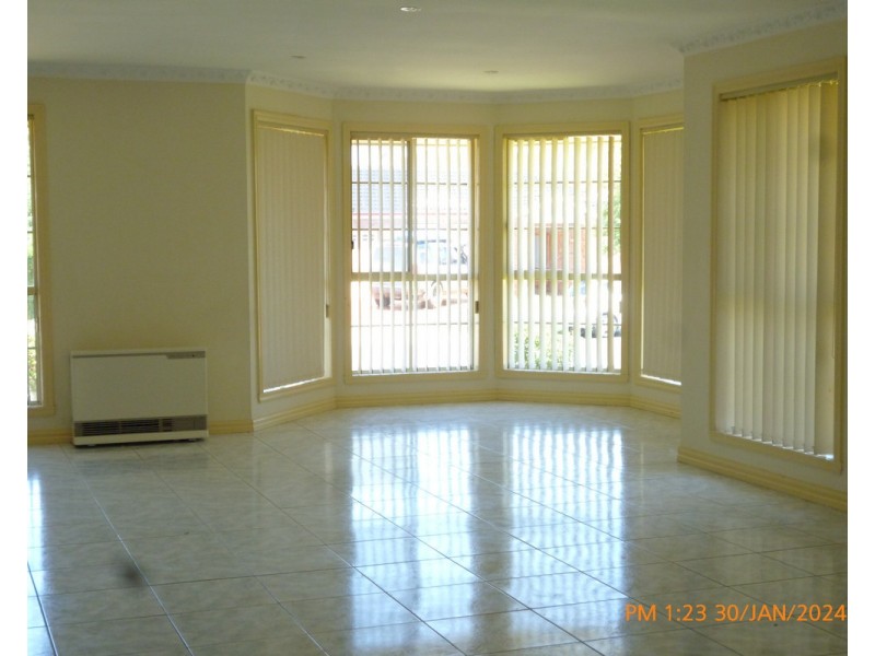 2 Minato Place, Taylors Lakes VIC 3038