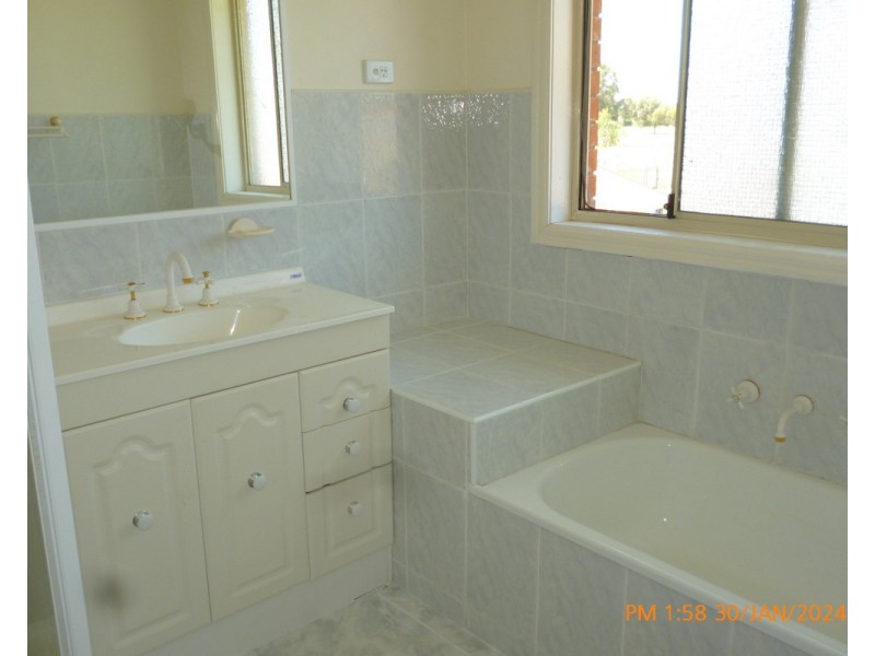 2 Minato Place, Taylors Lakes VIC 3038