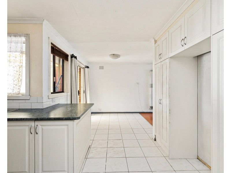 24 Kerrison Avenue, St Albans VIC 3021