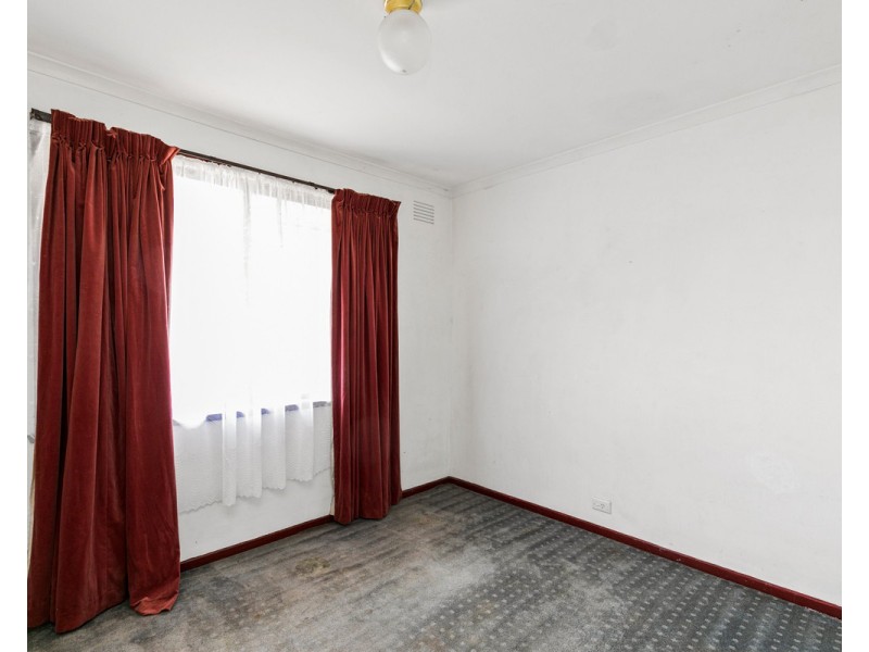 24 Kerrison Avenue, St Albans VIC 3021