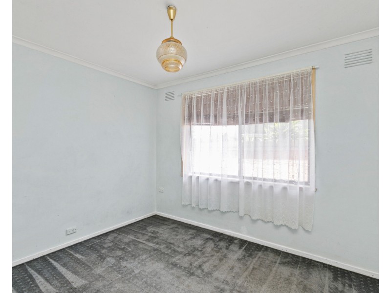 24 Kerrison Avenue, St Albans VIC 3021