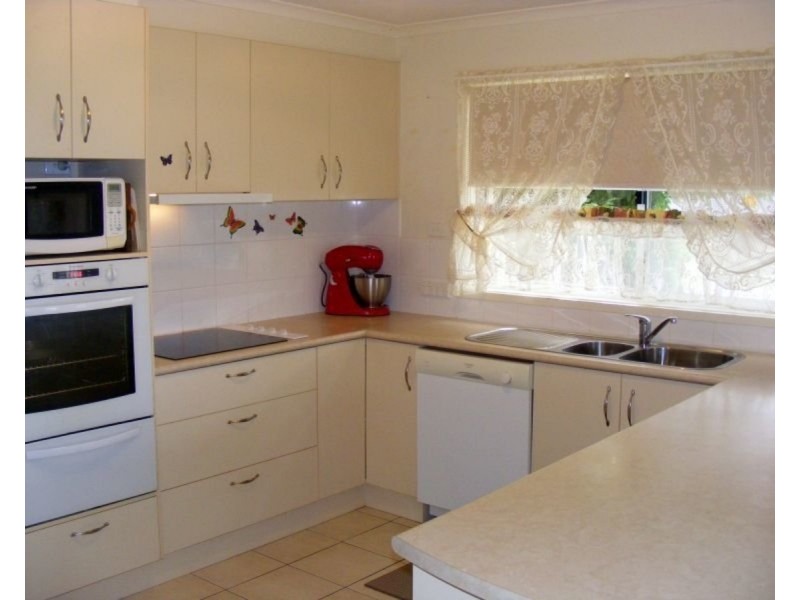 2 Glen Mia Drive, Bega NSW 2550