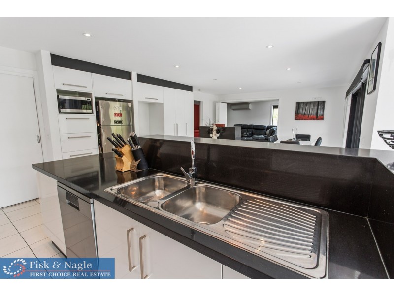 13 Glen Mia Drive, Bega NSW 2550