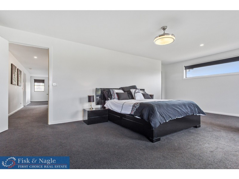 13 Glen Mia Drive, Bega NSW 2550