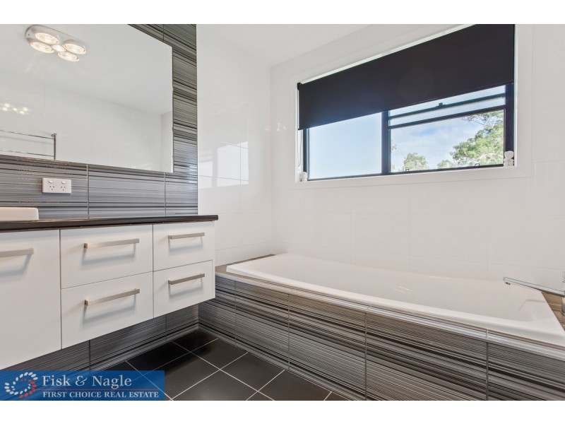 13 Glen Mia Drive, Bega NSW 2550