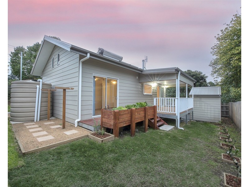 15 Gowing Avenue, Bega NSW 2550