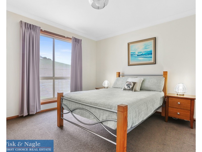 11 Wattle Place, Bega NSW 2550