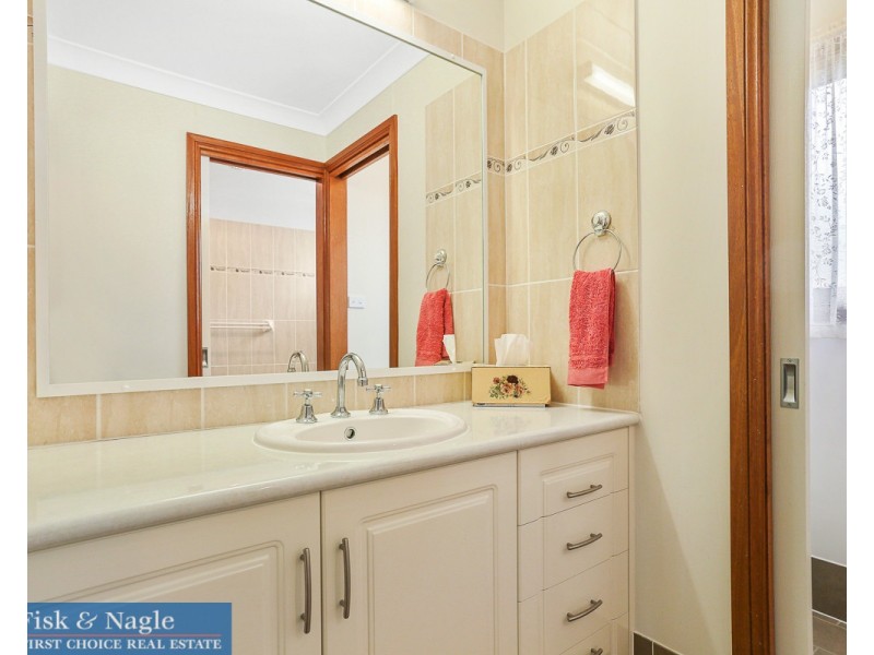 11 Wattle Place, Bega NSW 2550