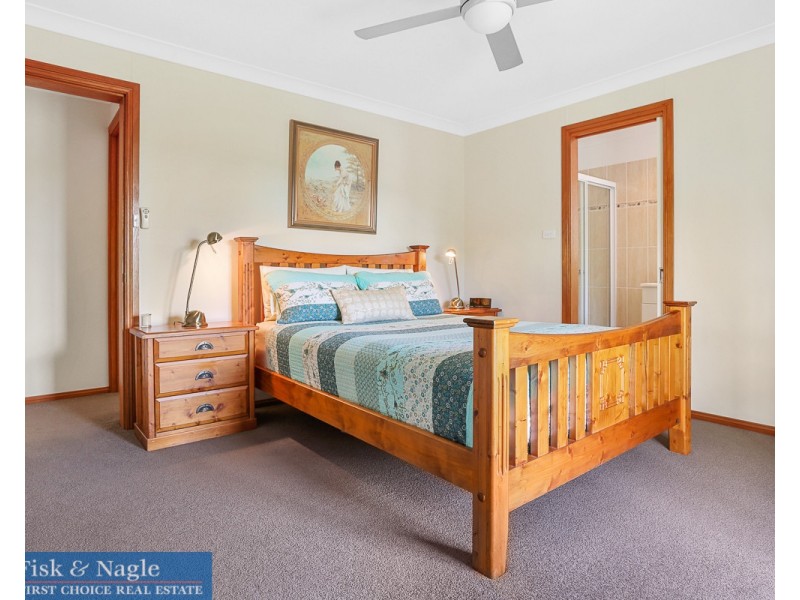 11 Wattle Place, Bega NSW 2550