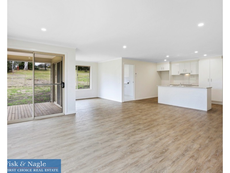7B Denison Close, Bega NSW 2550