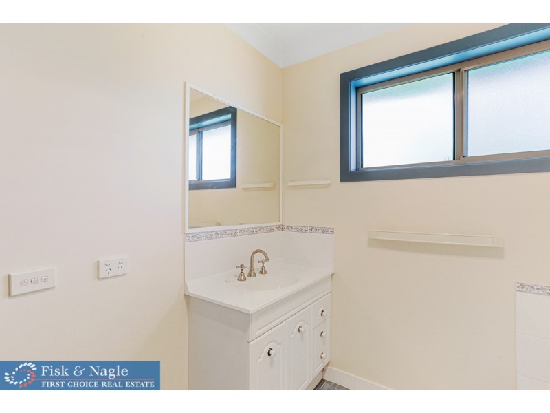 7 Hart Crescent, Bega NSW 2550