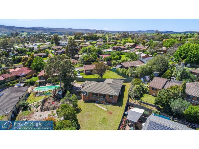 7 Hart Crescent, Bega NSW 2550