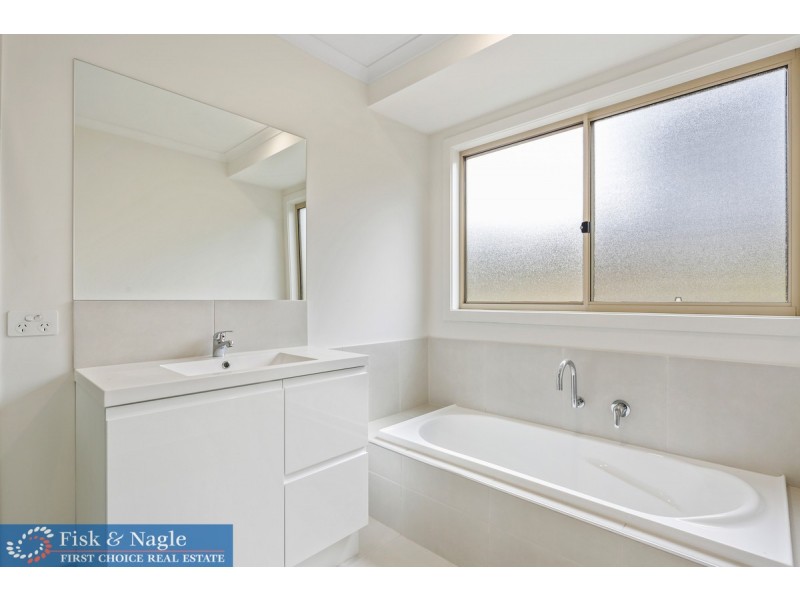 7b Denison Close, Bega NSW 2550