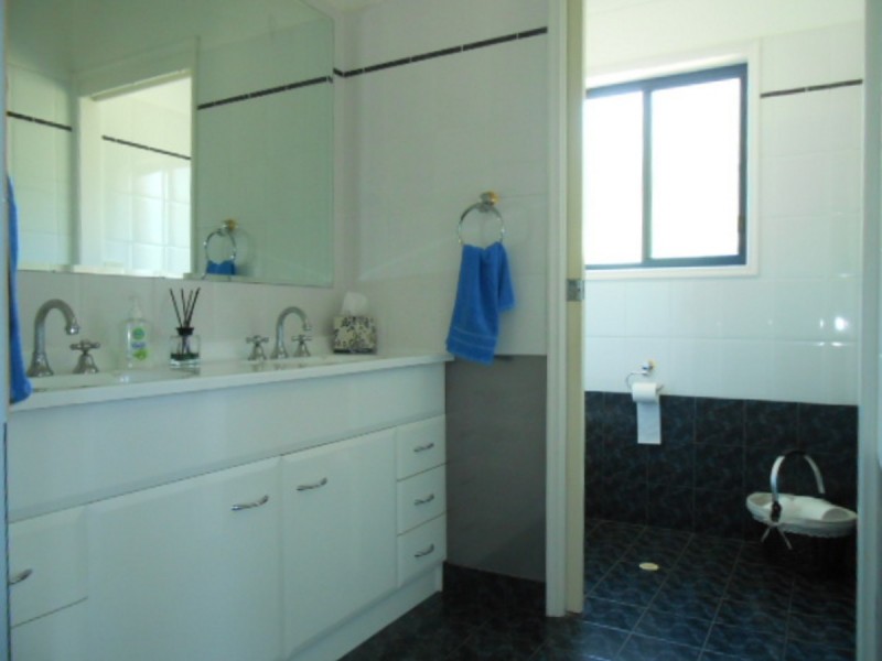 73 Mountview Close, Bega NSW 2550