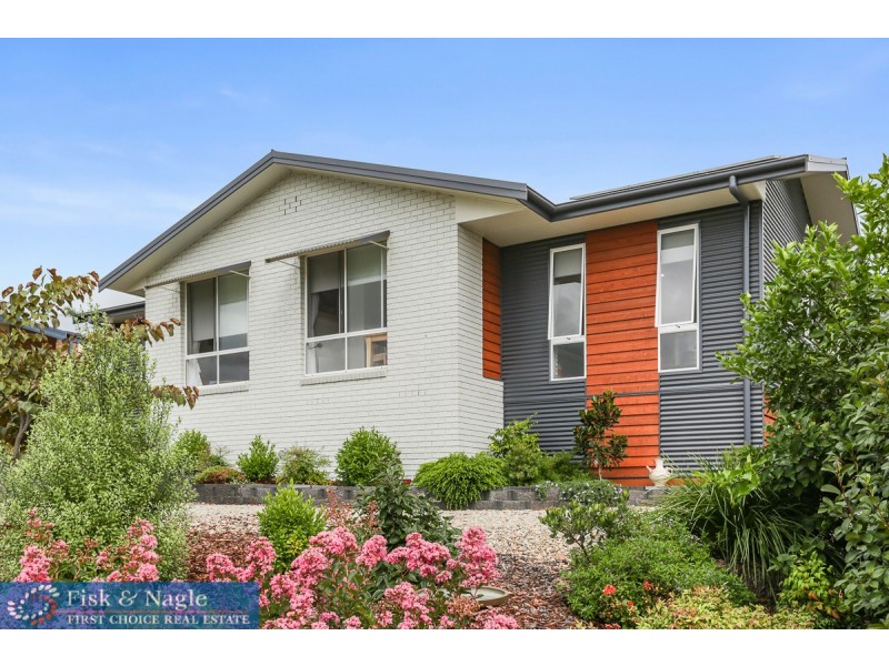 1 Goldberg Place, Bega NSW 2550