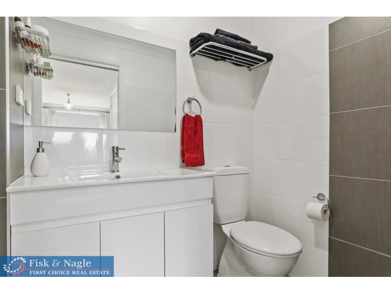 1 Goldberg Place, Bega NSW 2550