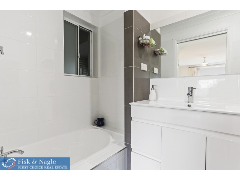 1 Goldberg Place, Bega NSW 2550