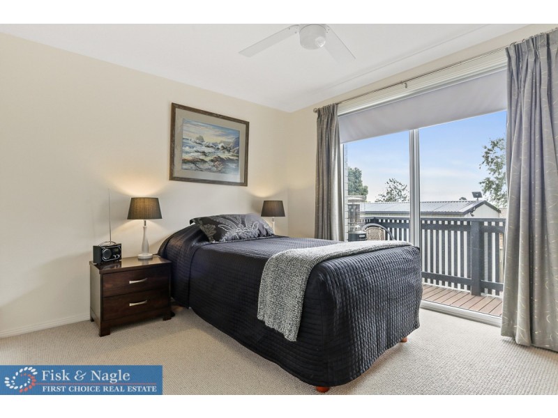 1 Goldberg Place, Bega NSW 2550