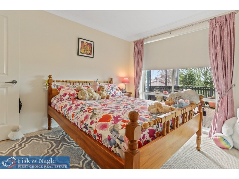 1 Goldberg Place, Bega NSW 2550
