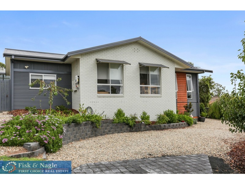 1 Goldberg Place, Bega NSW 2550