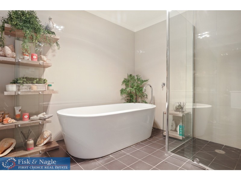 4 Stevenson Street, Bega NSW 2550