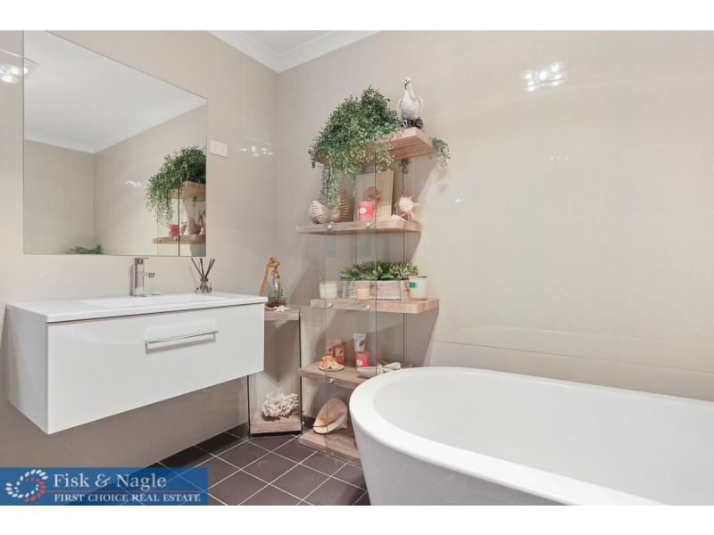 4 Stevenson Street, Bega NSW 2550