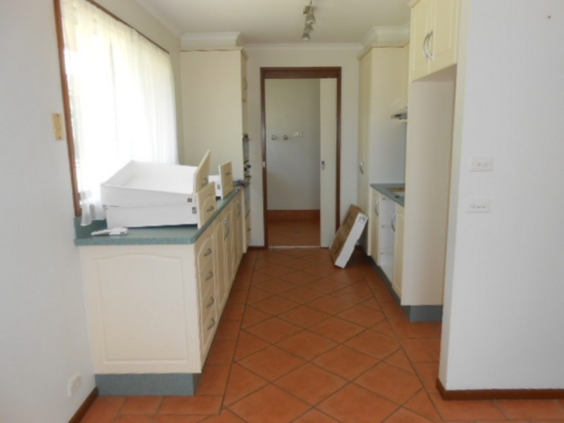 16 Laws Drive, Bega NSW 2550