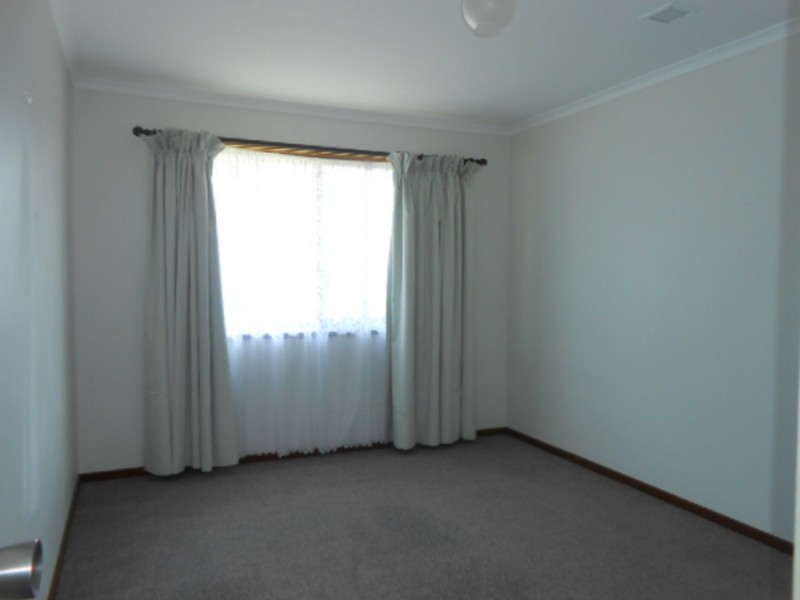16 Laws Drive, Bega NSW 2550