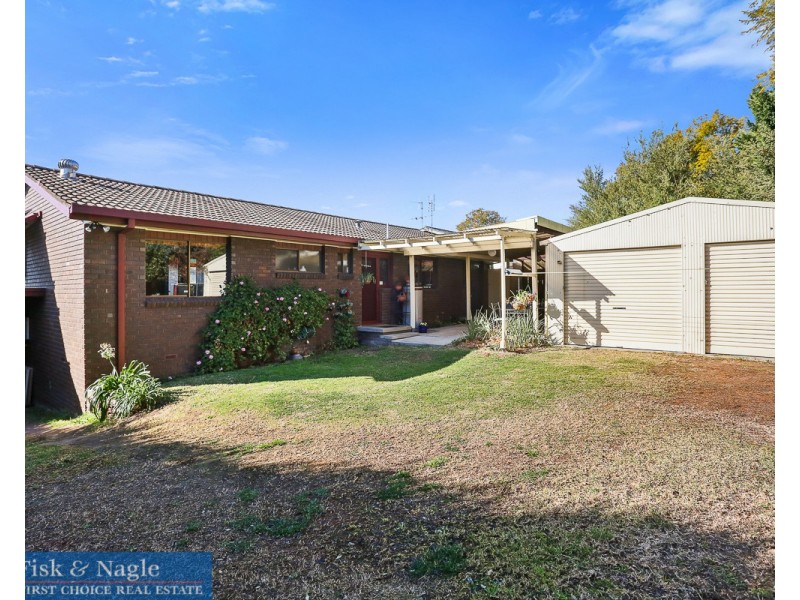 11 Hart Crescent, Bega NSW 2550