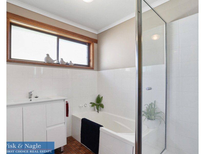 11 Hart Crescent, Bega NSW 2550