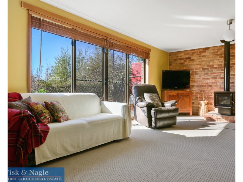 11 Hart Crescent, Bega NSW 2550