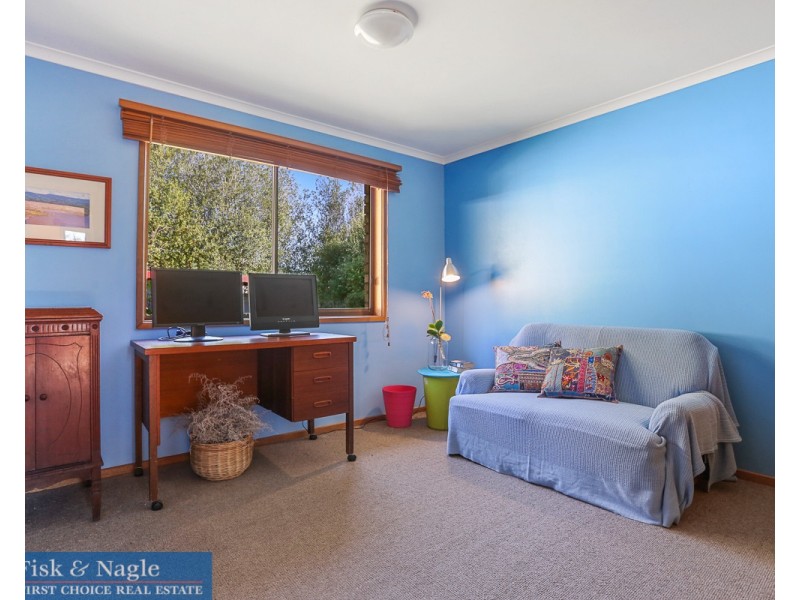 11 Hart Crescent, Bega NSW 2550
